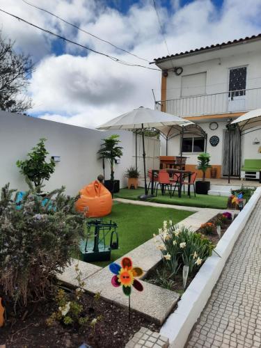 a garden with a pumpkin in the yard of a house at Casas Da Roseira 2+1 Famalicao Nazare in Nazaré