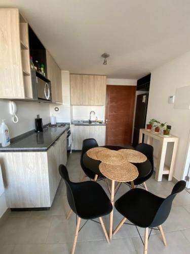 a kitchen with a table and chairs in a room at Departamento Central Valdivia in Valdivia