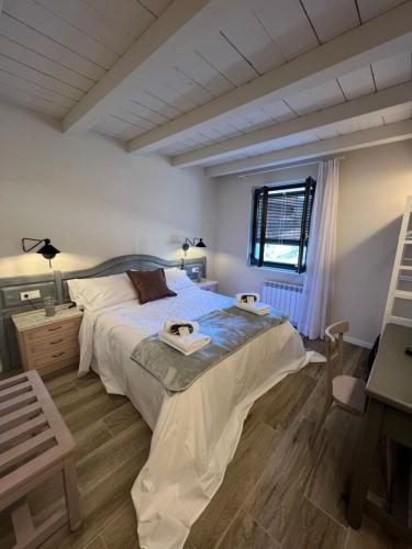 Postel nebo postele na pokoji v ubytování Hostal Cal Pericas