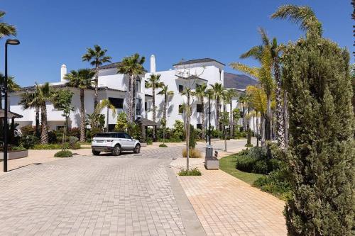2 Bed Apartment at Estepona Hills with great Sea Views!