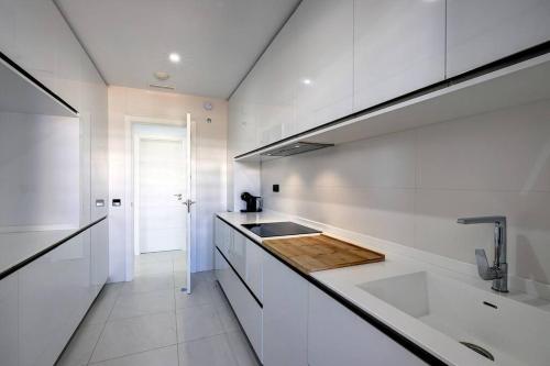 A kitchen or kitchenette at 2 Bed Apartment at Estepona Hills with great Sea Views!