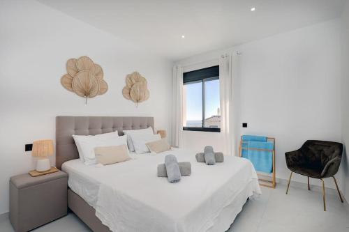 A bed or beds in a room at 2 Bed Apartment at Estepona Hills with great Sea Views!