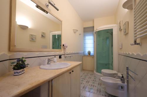 a bathroom with two sinks and a green shower at Casa Diocleziano in Naples