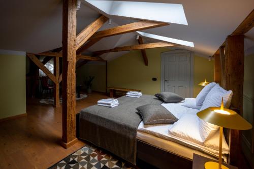 Llit o llits en una habitació de Amber House