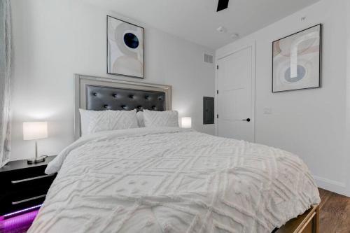 a white bedroom with a large bed and two lamps at Classic Unit At Downtown Austin Texas in Austin