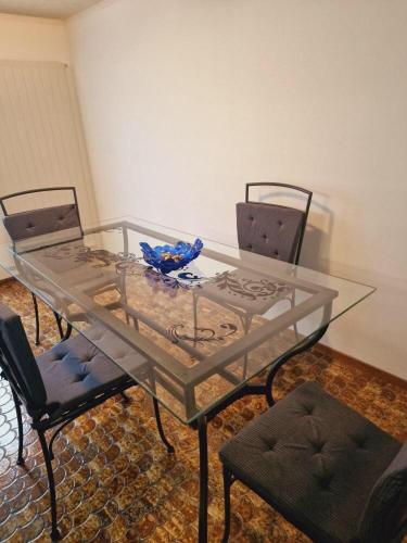 a glass table with two chairs and a bowl on it at Sehr ruhiger Ort in Ebnat