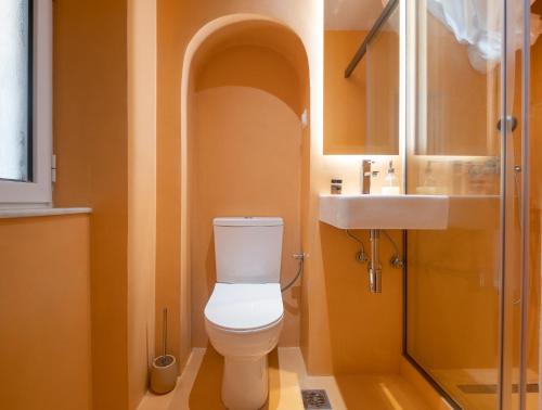 Nadiona Suites White & Blue