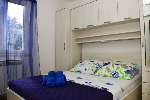 a bedroom with a bunk bed with blue towels on it at Apartments Miljanic in Cavtat