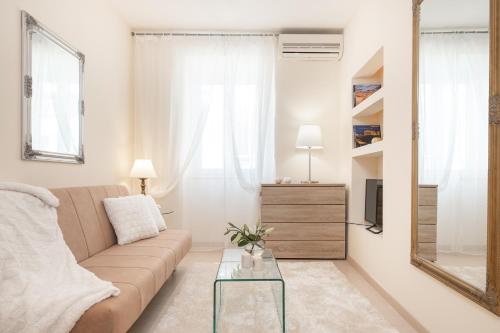 Nadiona Suites Red & Cream