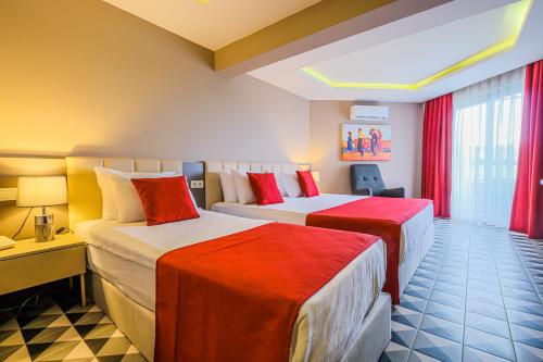 Postel nebo postele na pokoji v ubytování Feniks Priority Hotel