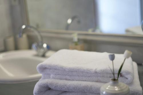a bathroom with white towels and a sink at Aux coeurs du Méjean in Mas Saint-Chély