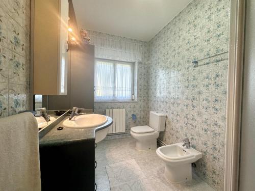 a bathroom with a toilet and a sink and a toilet istg at La Mies de Vallegon - 1801 in Isla