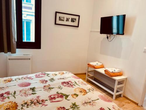 Lova arba lovos apgyvendinimo įstaigoje Grand appartement, 3 chambres, centre de Dieppe