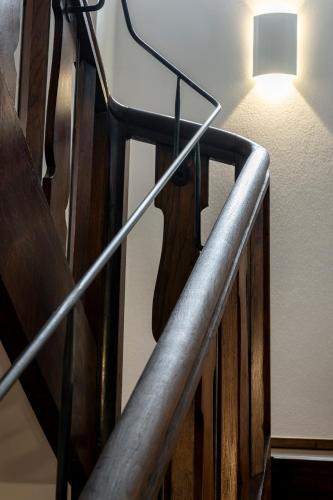 a light on the side of a stair case at Gasthaus Unterwirt in Fridolfing