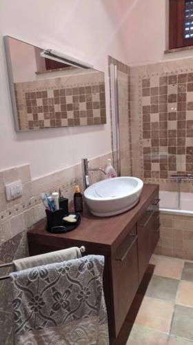 a bathroom with a sink and a bath tub at Casa nella campagna Umbra in San Terenziano