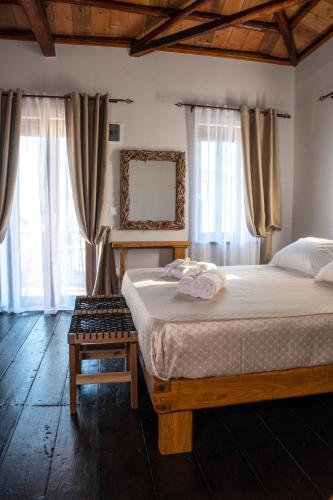 Ένα ή περισσότερα κρεβάτια σε δωμάτιο στο Lemnos grand maison