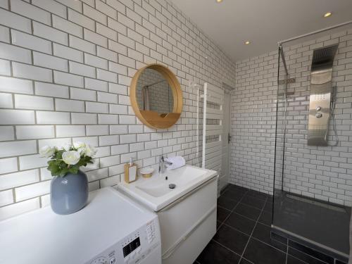 Kúpeľňa v ubytovaní Appartement spacieux 70m2 avec 2 chambres - Terrasse expo sud - Coeur de Cannes