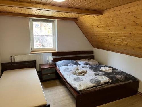 Postel nebo postele na pokoji v ubytování Penzion U Dyntarů