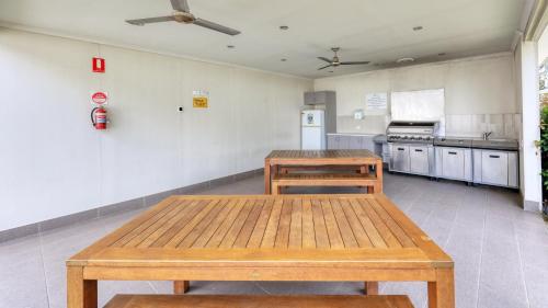 Dapur atau dapur kecil di Chinchilla Motor Inn