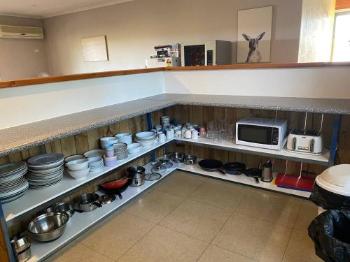 Una cocina o zona de cocina en 13th Apostle Accommodation