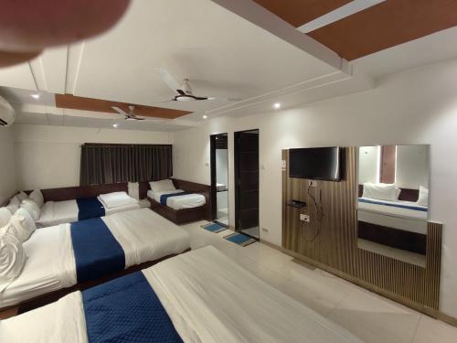 Katil atau katil-katil dalam bilik di Hotel Anand Palace