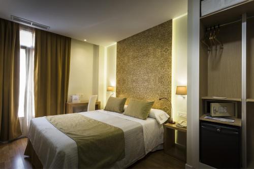 A bed or beds in a room at Hotel Comfort Dauro 2
