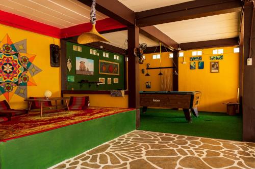 a room with a ping pong table and a pool table at Wild Hippie Chang in Ban Nong Si Chaeng