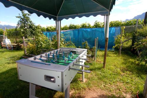 a table with glasses on it in a garden at Garni Gartenheim in Caldaro