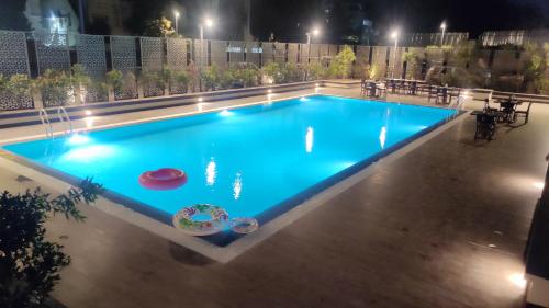 Manjeera Sarovar Premiereの敷地内または近くにあるプール