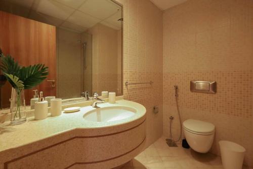 Koupelna v ubytování Stunning 1 Bed in Sulafa Tower