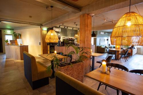 a restaurant with tables and chairs in a room at Hotel Workum in Workum