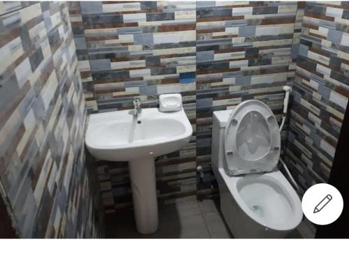 Koupelna v ubytování 3Bedroom & 2 Bathroom Affordable Baguio Homestay
