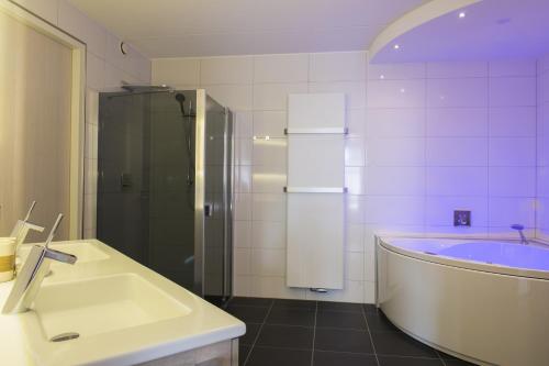 Ванна кімната в Havezate Marveld
