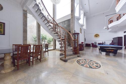 a living room with a staircase and a pool table at RedDoorz Syariah near Dago Pakar 2 in Bandung