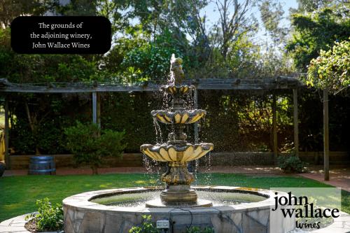 Taman di luar Palmers Lane Vineyard Estate