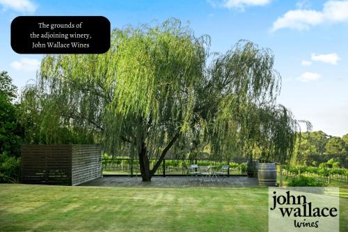 Taman di luar Palmers Lane Vineyard Estate