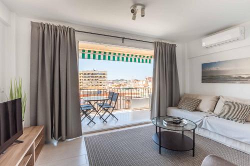 Central apt with balcony by Costarentals - Ref 92