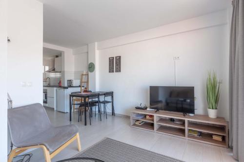 Central apt with balcony by Costarentals - Ref 92