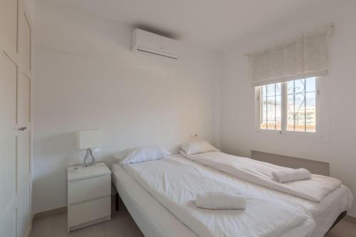 Central apt with balcony by Costarentals - Ref 92