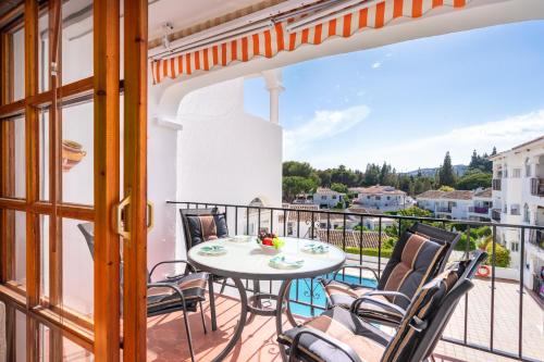 Lovely Apt with Pool by Costarentals - Ref 07