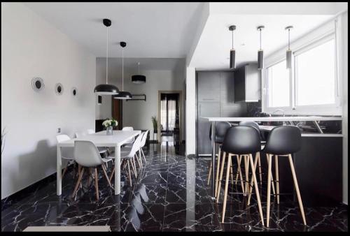 4 bedroom penthouse in center of Athens