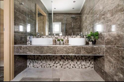 4 bedroom penthouse in center of Athens