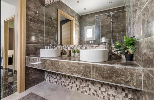 4 bedroom penthouse in center of Athens