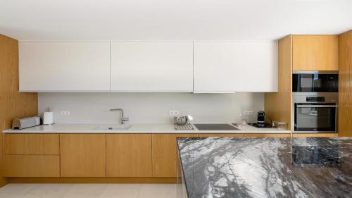 Villa Serenity- CleverDetails, Central Vilamoura, Sleeps 4 adults and 2 children, located in the center