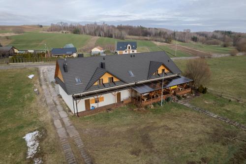an overhead view of a house in a field at Gościniec Na Stoku pokoje 2,3,4 osobowe, cisza, spokój, widok na stok narciarski, lasy, łaki in Bobliwo