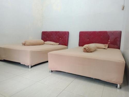 Ένα ή περισσότερα κρεβάτια σε δωμάτιο στο Sipakatau Homestay Bira
