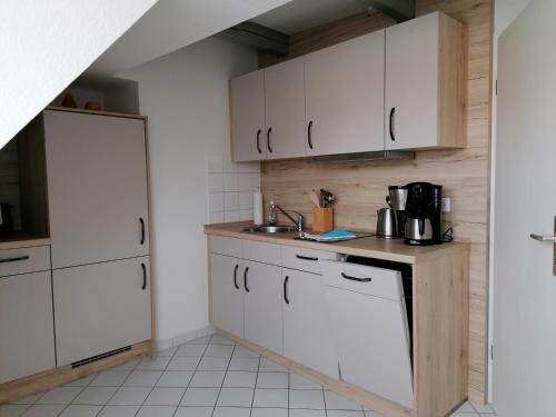 Kuchyň nebo kuchyňský kout v ubytování Ferienwohnung Neuer Weg 15
