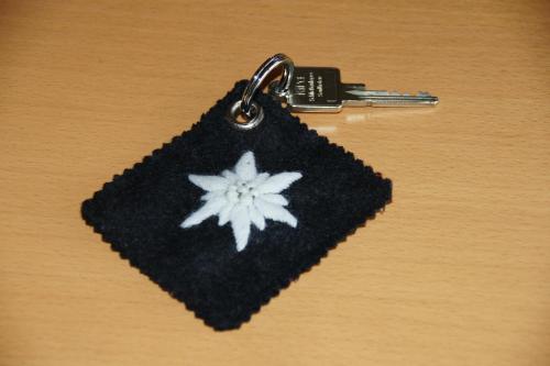 a key chain with a flower on it on a table at Ferienwohnungen Ellen Müller in Fischen