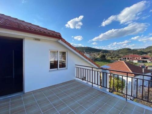 Balkón nebo terasa v ubytování Laki's House Οροφοδιαμέρισμα με σοφίτα