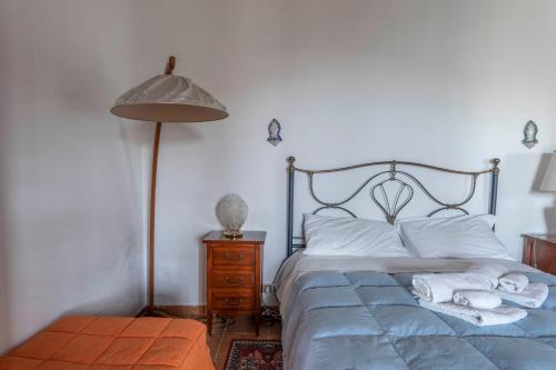 a bedroom with a bed with towels on it at La Finestra sulle Eolie in Reitano